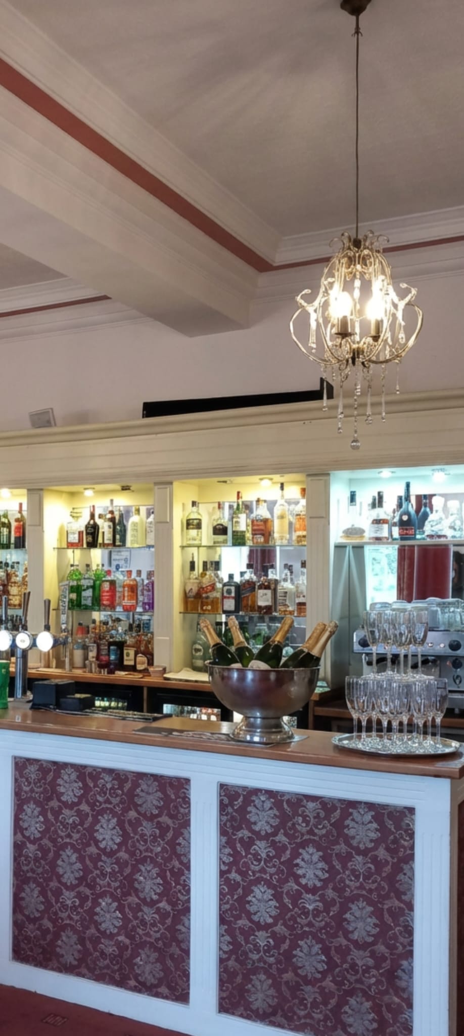 The bar in cool daylight, close view