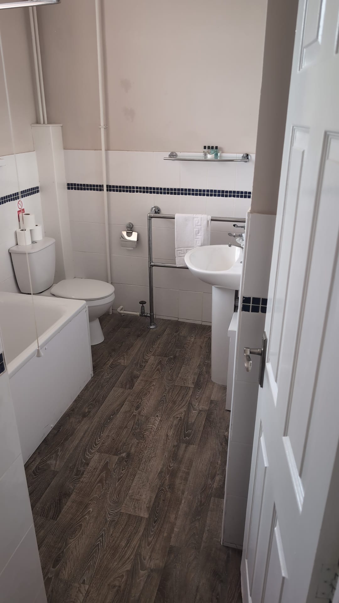 Ensuite bathroom, wide view