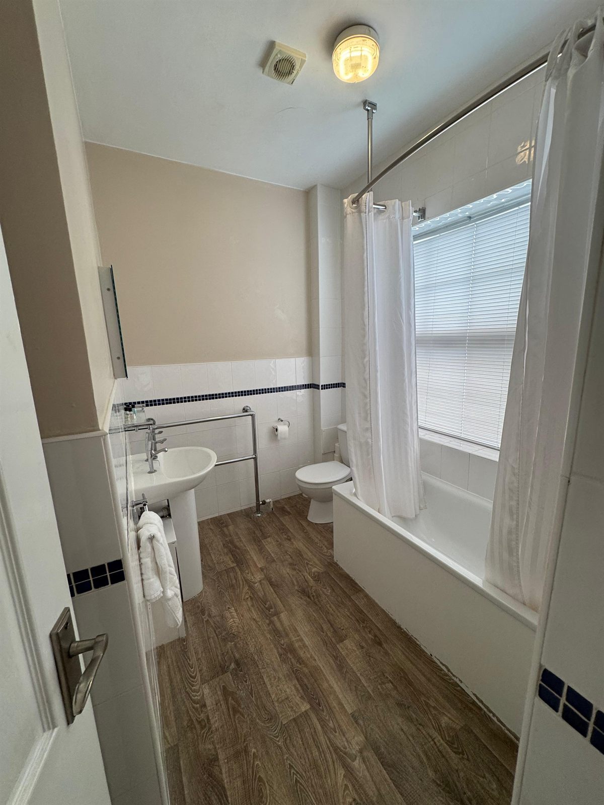 Executive Double ensuite bathroom